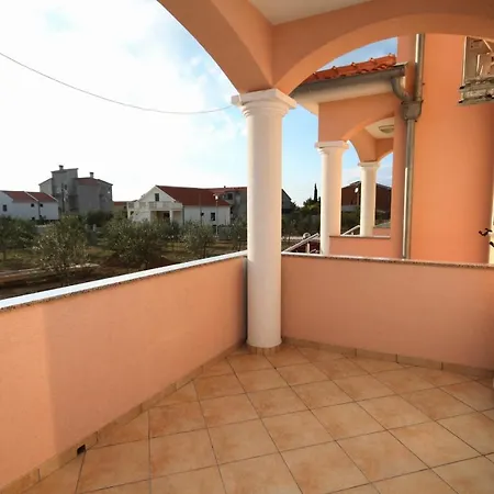 Appartement By The Sea Vrsi - Mulo, Zadar - 5860 Nin