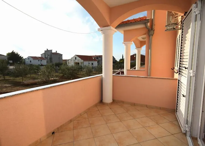 Apartman By The Sea Vrsi - Mulo, Zadar - 5860 Nin